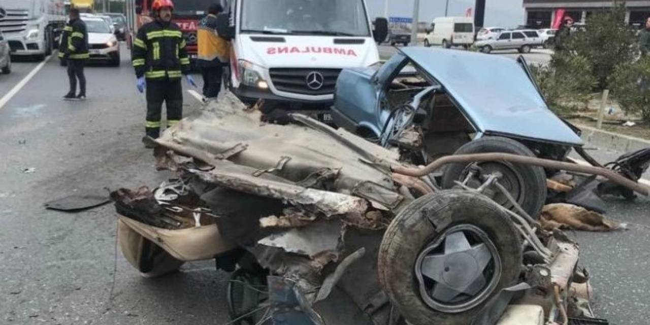 Takla Atan Otomobil İkiye Bölündü