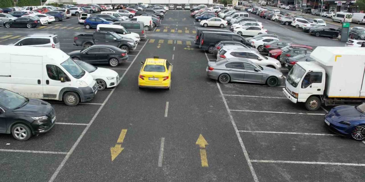 Taksiye Ödediği Paralar Fazla Gelince Taksi Şoförü Oldu