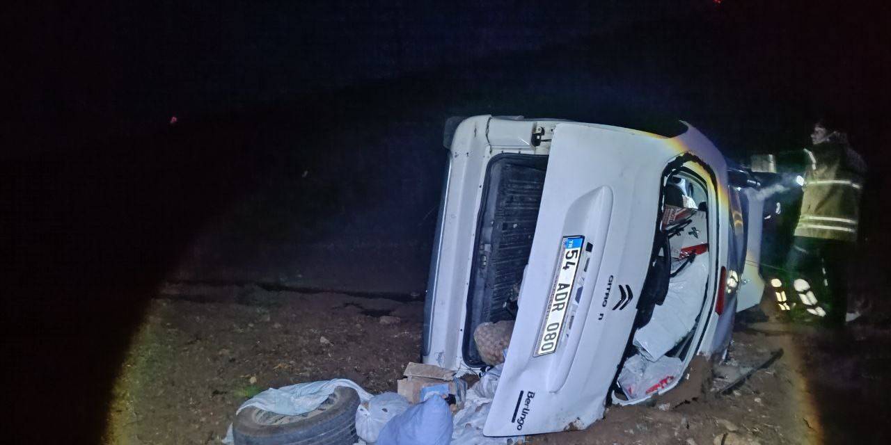 Hafif Ticari Araç Şarampole Devrildi: 6 Yaralı