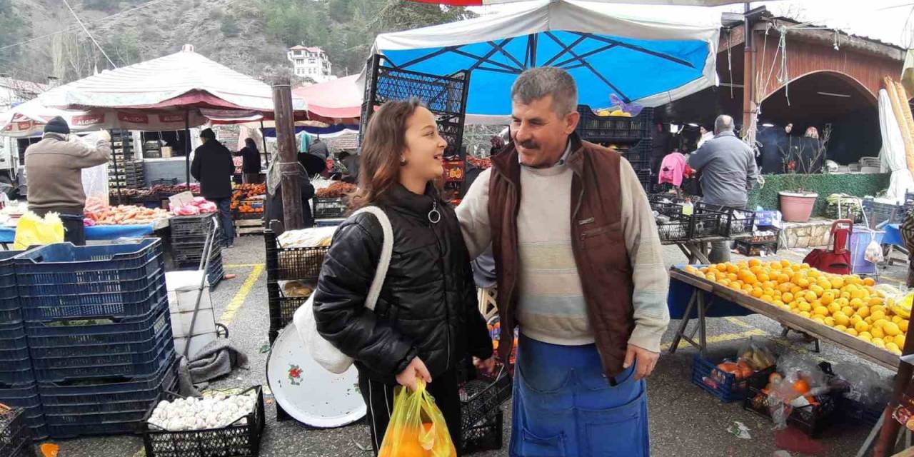 Bu Tezgahta Takdir Belgesi Getirene Vitamin Bedava