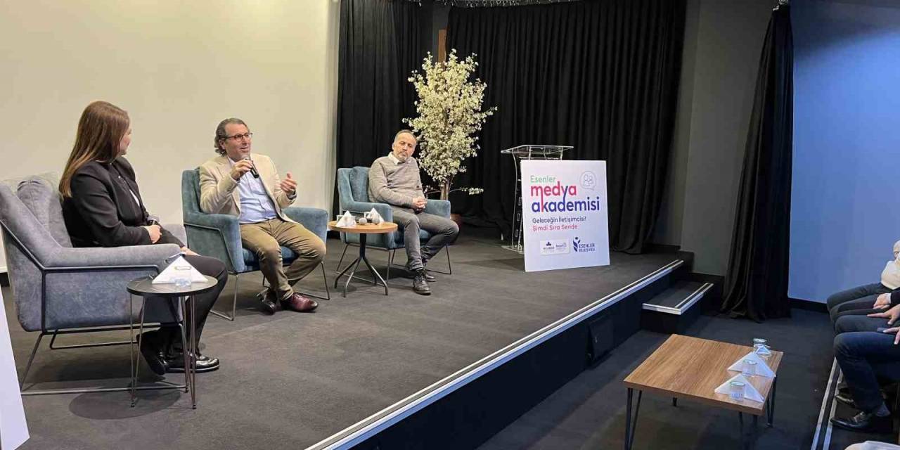 Esenler’de “Türkiye Yüzyılında Gazetecilik” Paneli Düzenlendi