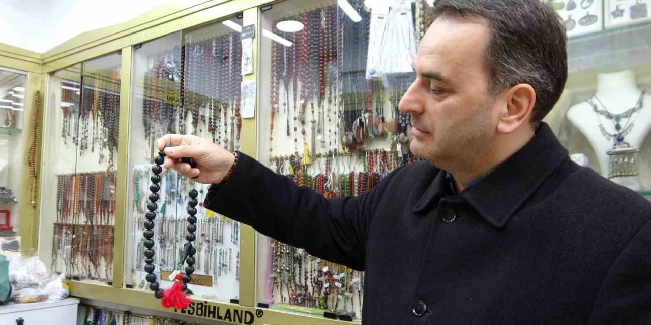 Balina Kusmuğundan Yapılan Tespih 25 Bin Liraya Satılıyor