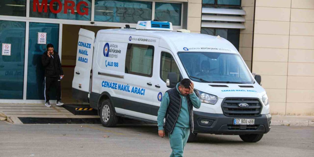 Antalya’da 3 Çocuğunun Annesini 17 Bıçak Darbesiyle Hayattan Koparan Koca Tutuklandı