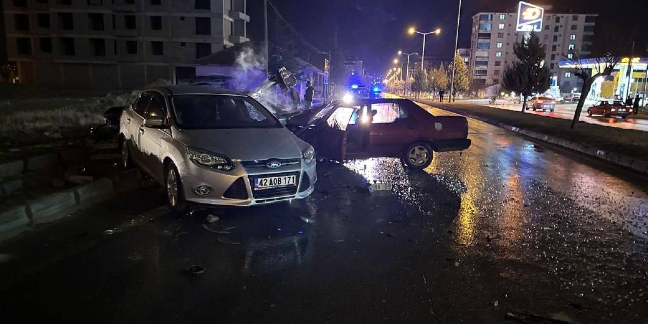 Alkollü Sürücü, Otomobiliyle Park Halindeki Araçlara Çarptı