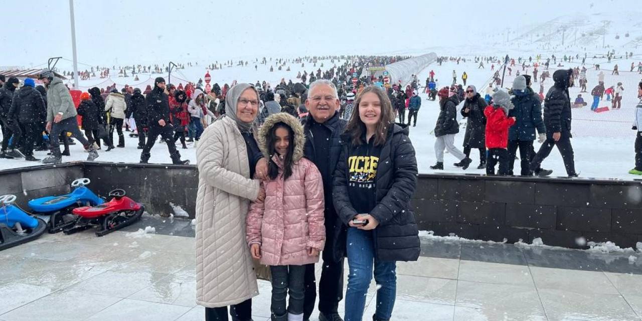 Başkan Büyükkılıç, Erciyes Kayak Merkezi’nde Kayak Severlerle Buluştu