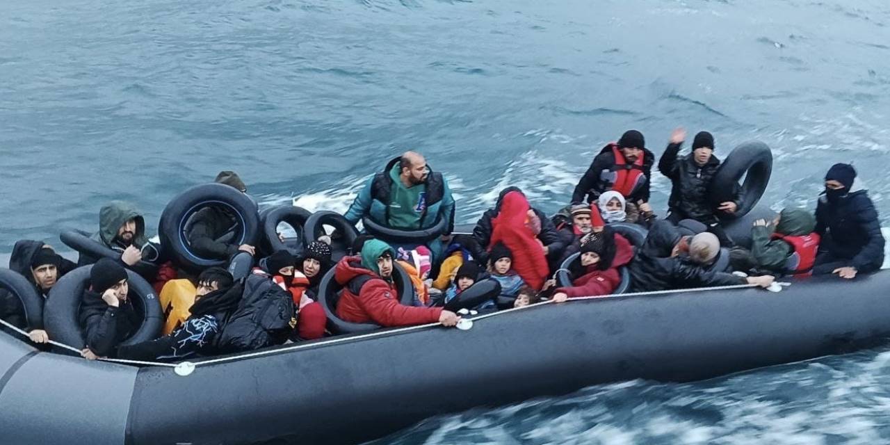 Ayvacık Açıklarında 33 Kaçak Göçmen Yakalandı