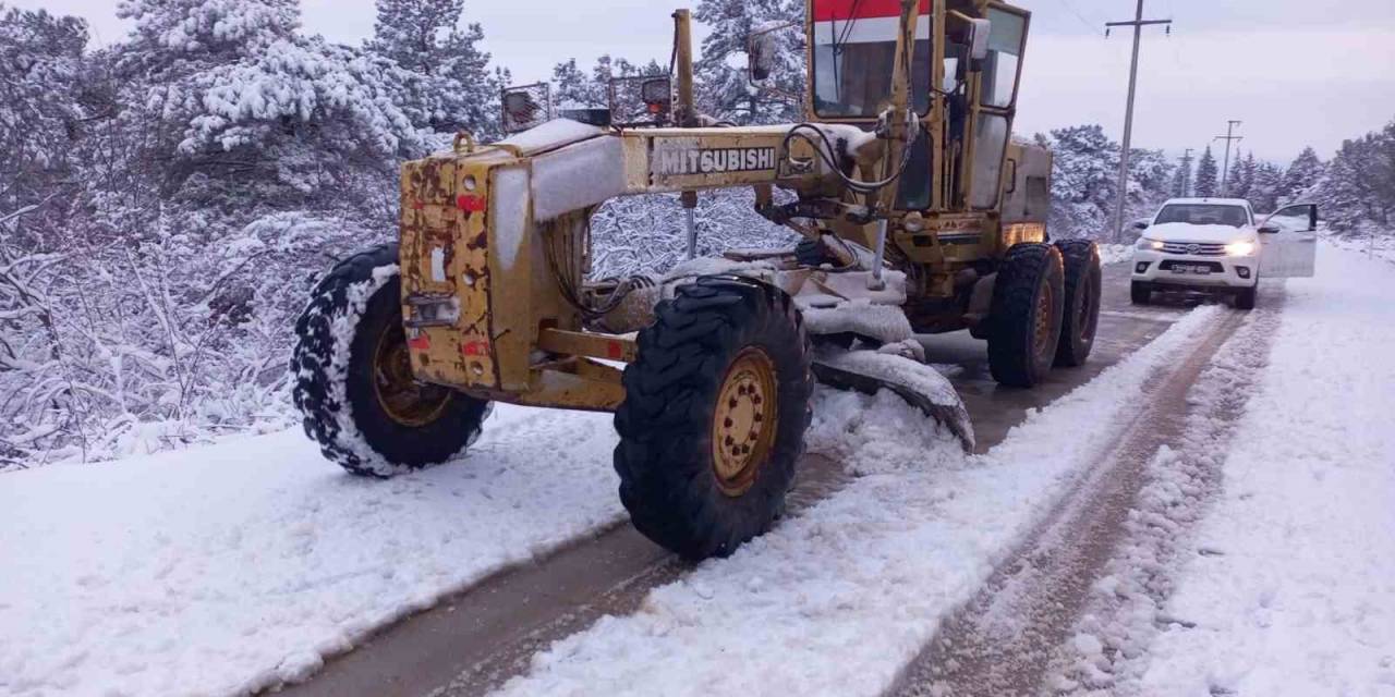 Edirne’nin Köylerinde Kar İle Mücadele Devam Ediyor