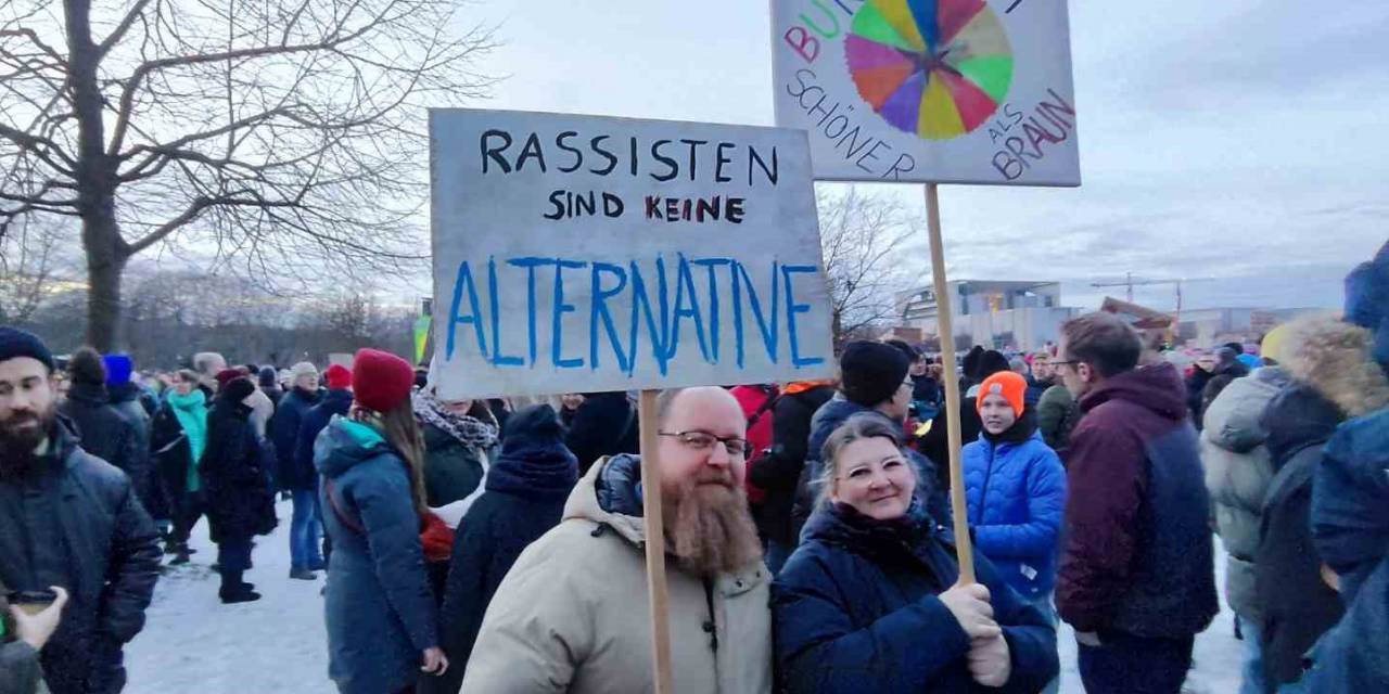 Berlin’de 100 Bin Kişiden Irkçılık Karşıtı Gösteri