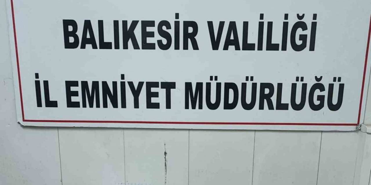 ’dur’ İhtarına Uymayarak Kaçan 2 Motosikletli Uyuşturucu Ve Silahla Yakalandı