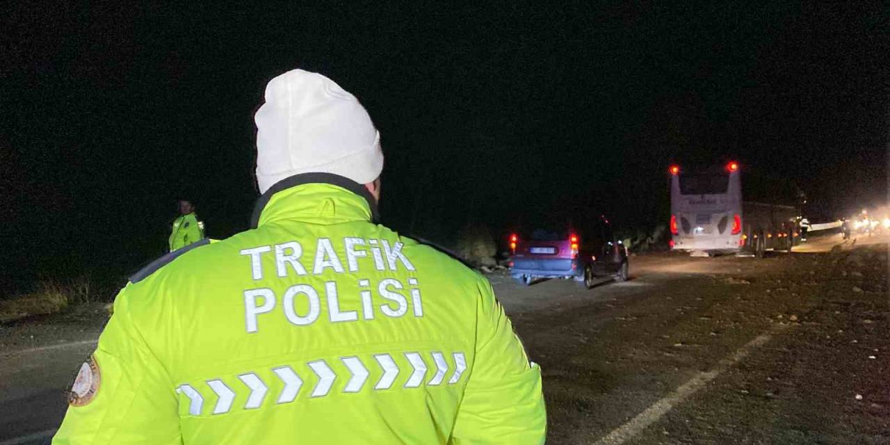 Zonguldak’ta Karayolunda Heyelan: Araçta Hasar Meydana Geldi