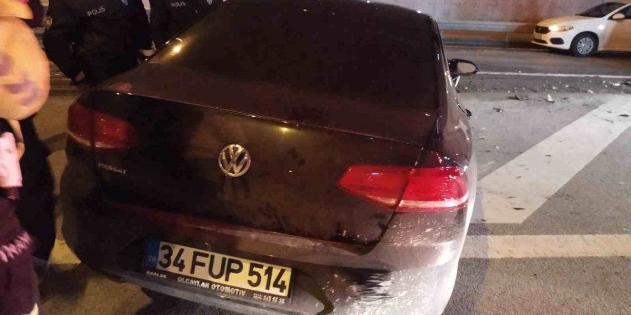 Kadıköy’de Kontrolden Çıkan Otomobil Bariyere Çarptı: 3 Yaralı