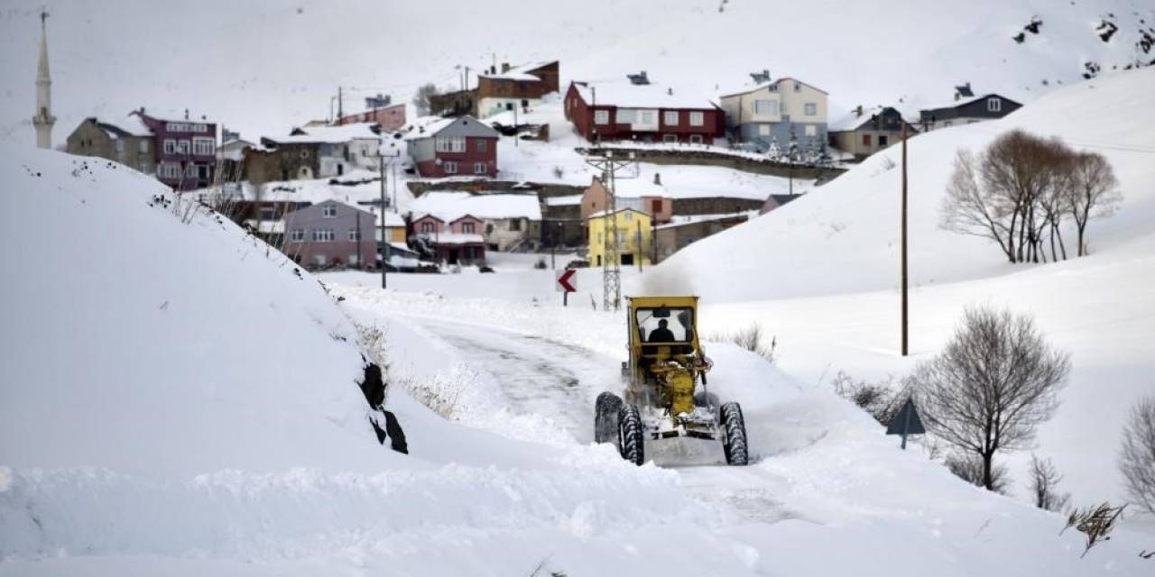 Erzincan’ın Yüksek Kesimlerinde Kar Yağışı Etkili Oldu