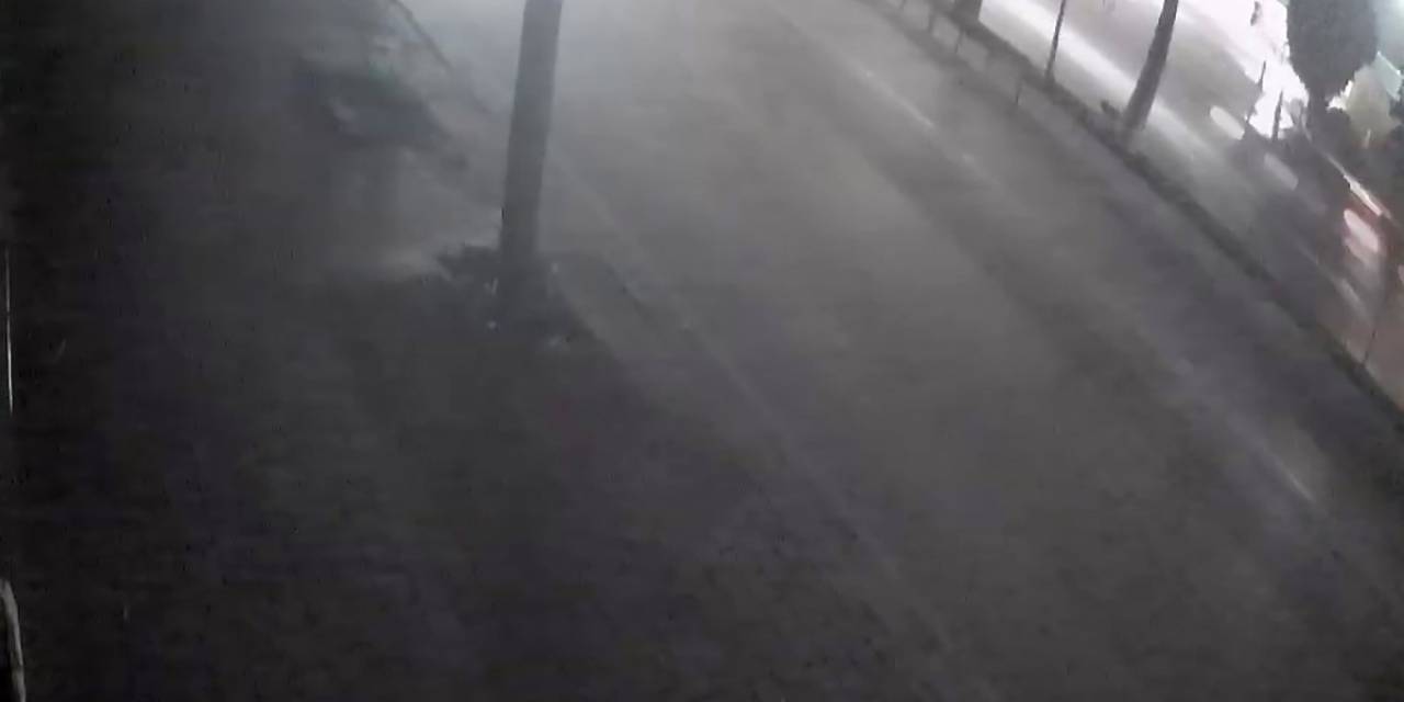 Yolun Karşısına Geçmeye Çalışırken 2 Otomobilin Altında Kalıp Hayatını Kaybetti