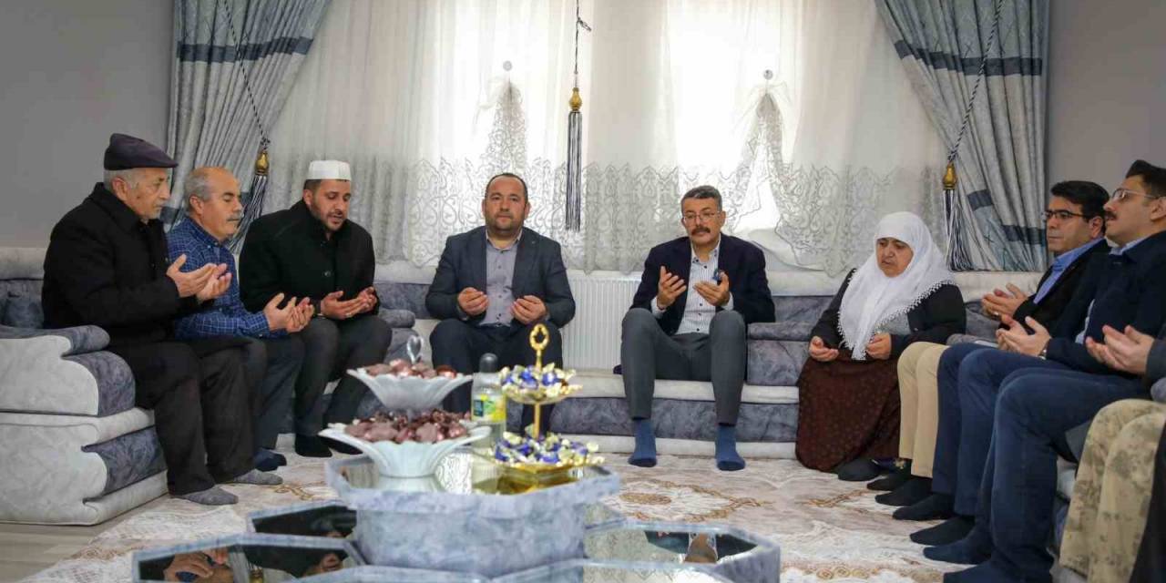 Vali Çelik, Bağışlı Köyünde Şehit Ailesini Ziyaret Etti