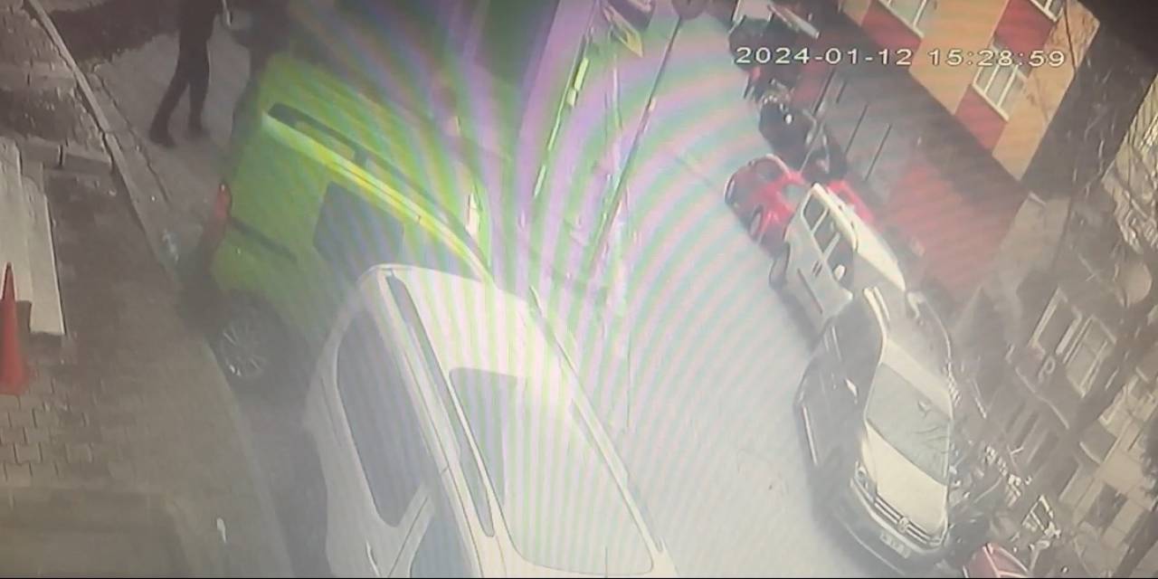 İstanbul’da Kız Meselesi Kavgası Kanlı Bitti: Arkadaşının Başına Bıçak Sapladı