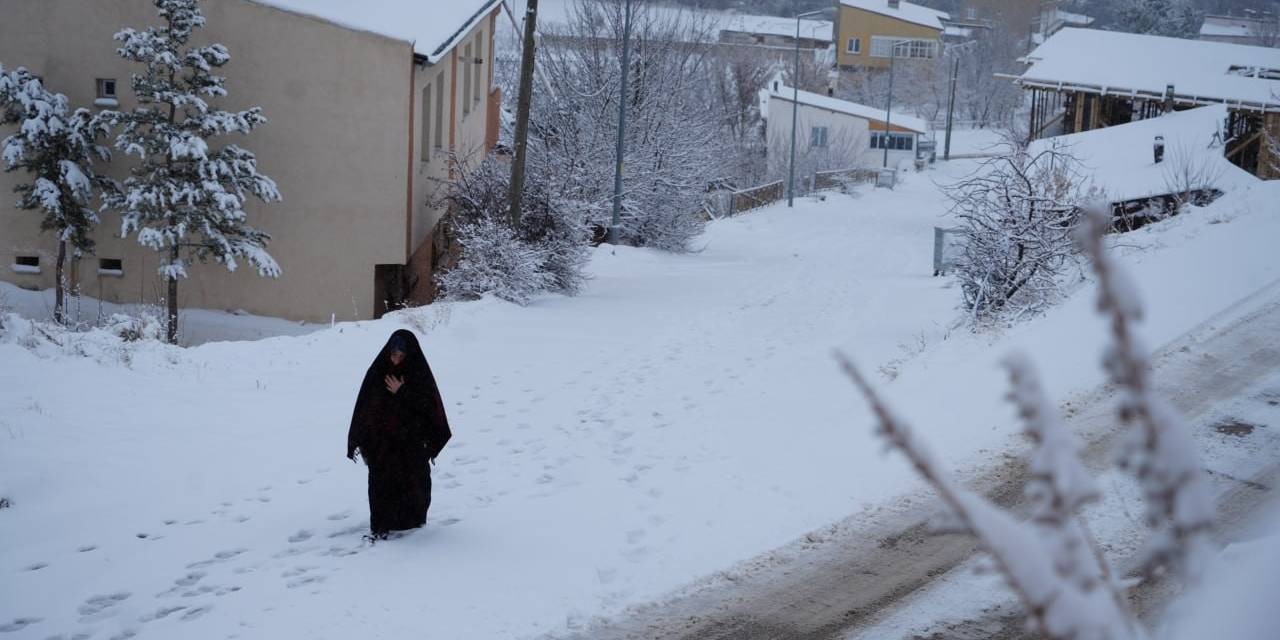 Bayburt Yeniden Beyaz Örtüyle Kaplandı