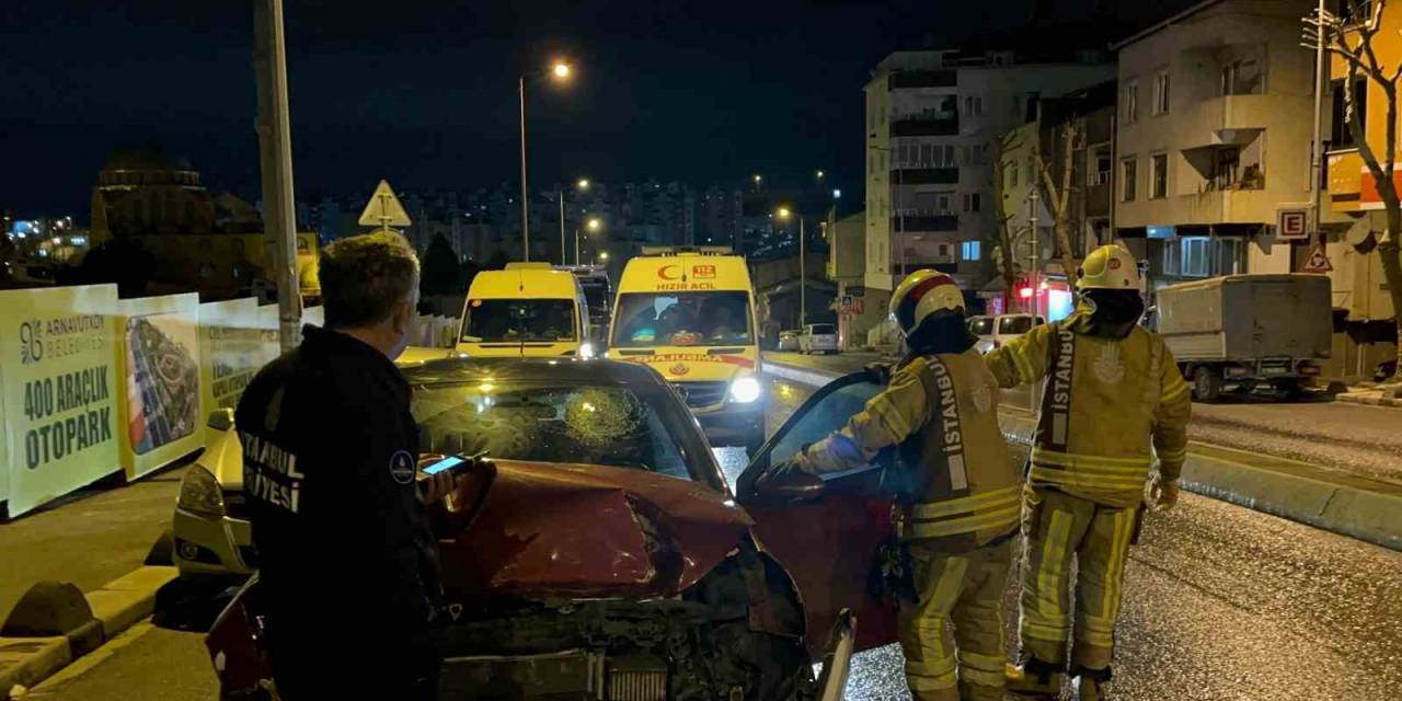 Önce Park Halindeki Tıra, Ardından Kayarak Başka Bir Otomobile Çarptı