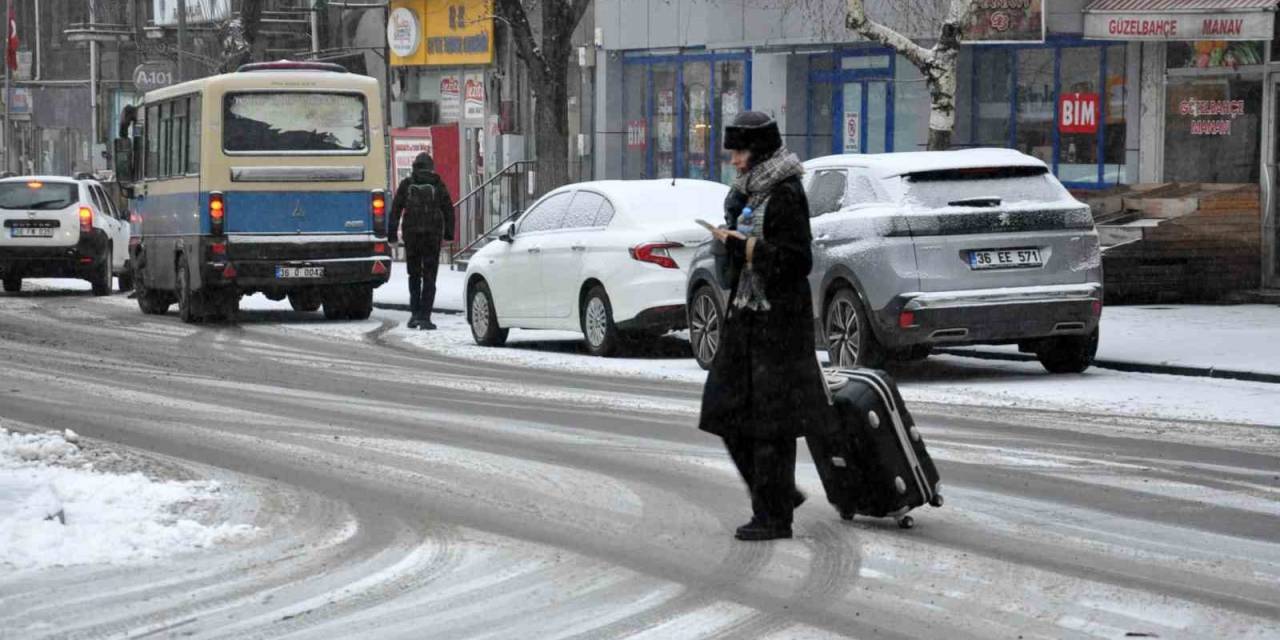 Kars’ta Kar Yağışı Hayatı Olumsuz Etkiledi