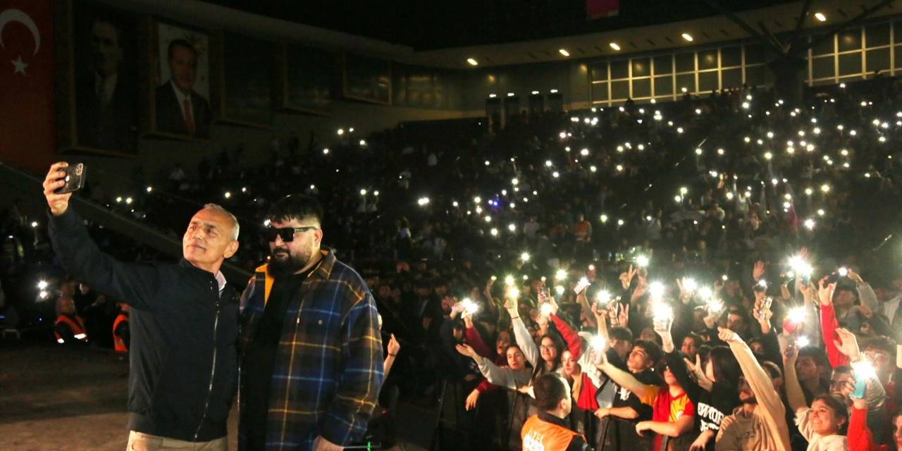 Küçükçekmece’de Müzik Festivalinde Gençler Müziğe Doydu