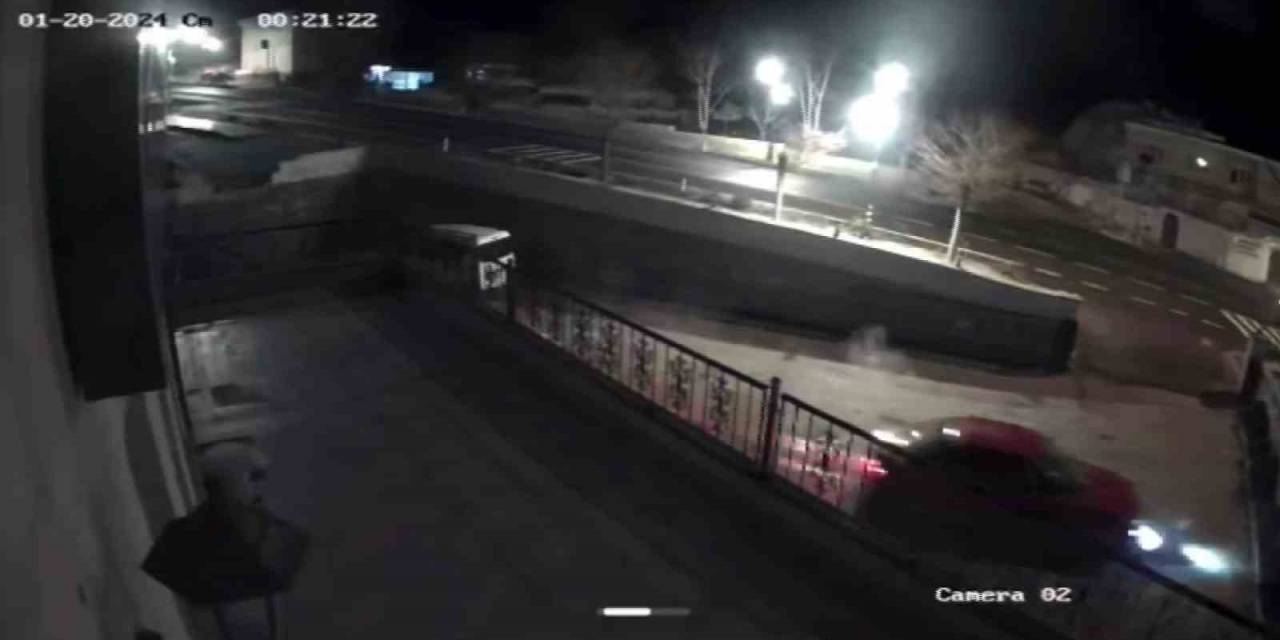 Kontrolden Çıkan Otomobil İş Yerinin Bahçesine Uçtu