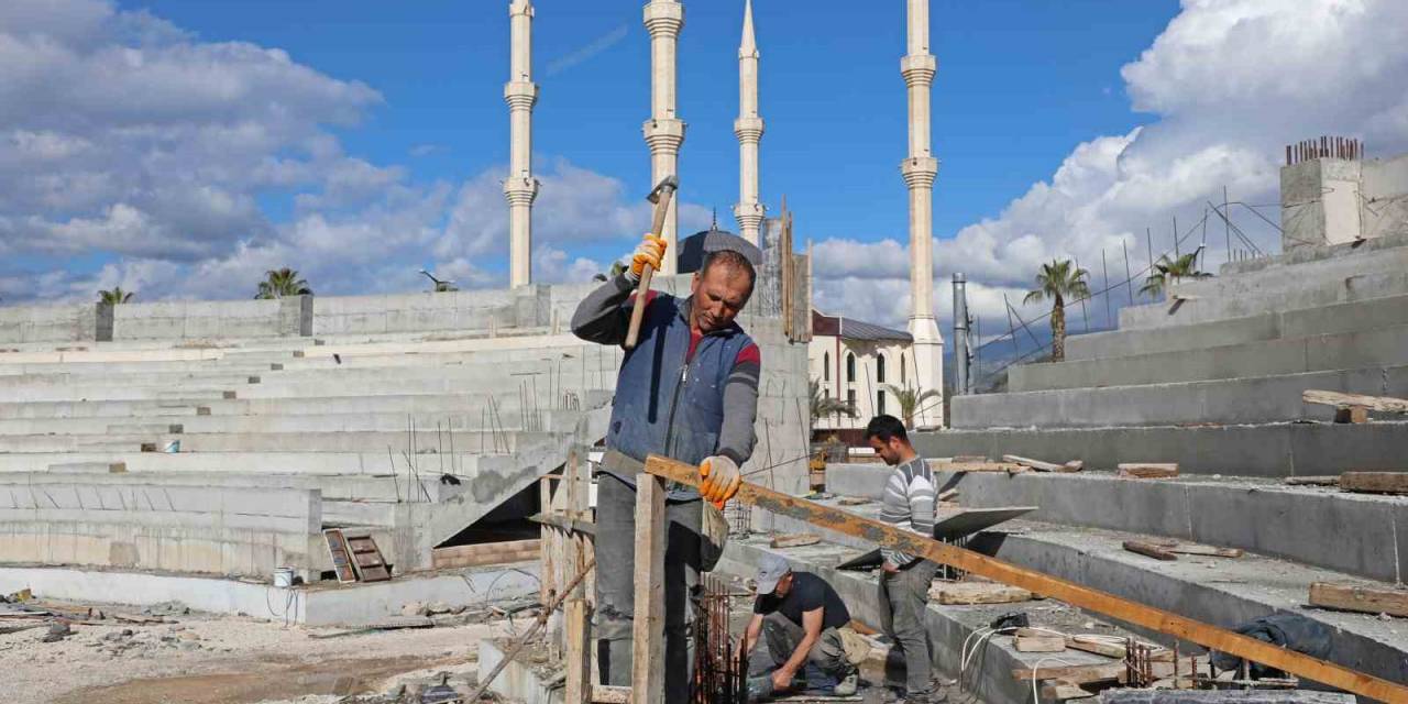 Kumluca Atatürk Stadyumu’nun Kaba İnşaatı Yüzde 85 Tamamlandı