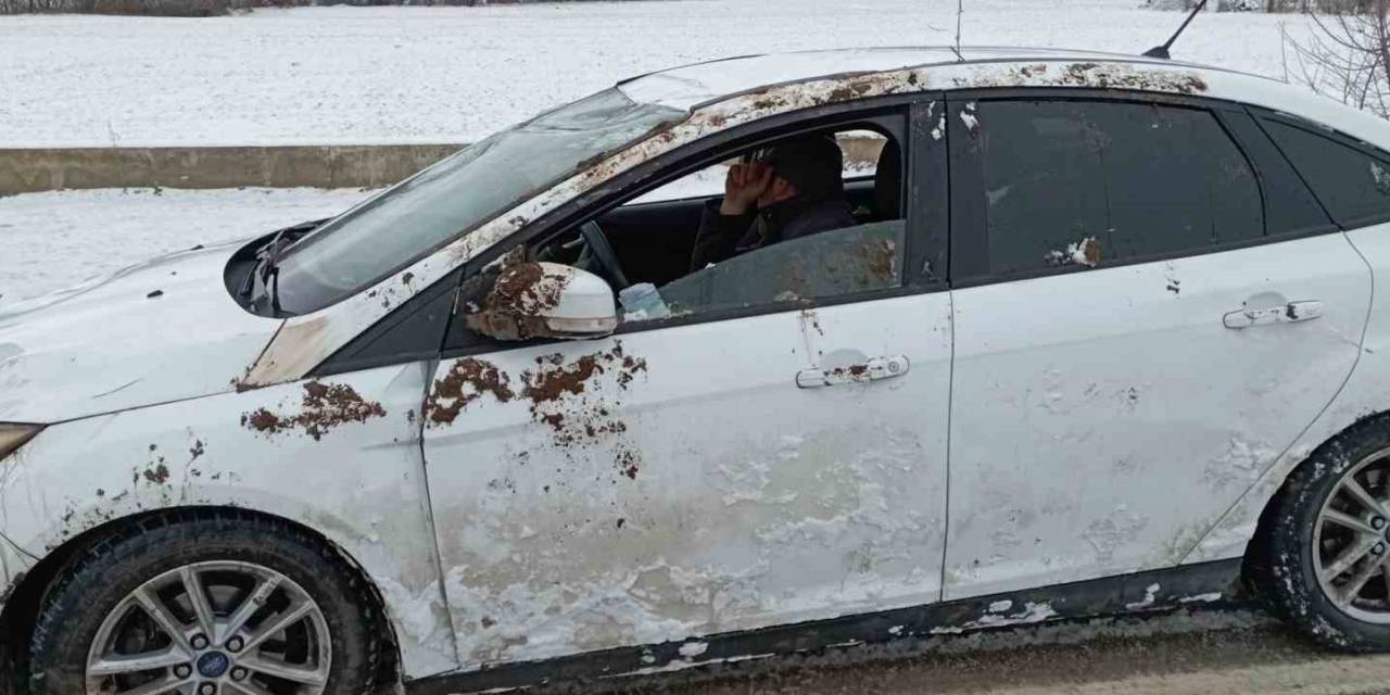 Tarlaya Uçan Araçtan Sağ Kurtuldular