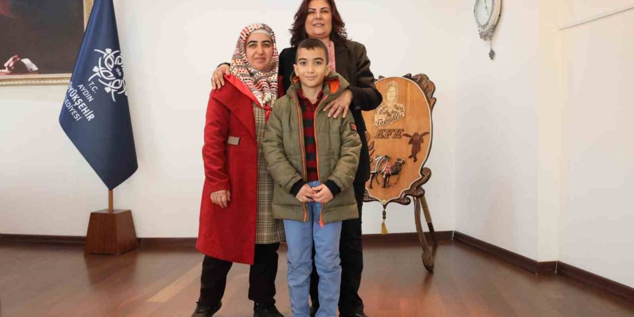 Başkan Çerçioğlu İlkokul Öğrencisi Öz’ü Ağırladı