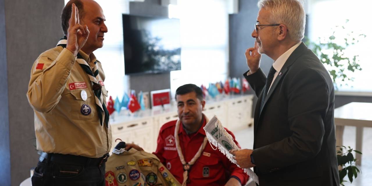 Başkan Erdem İzcileri Ağırladı