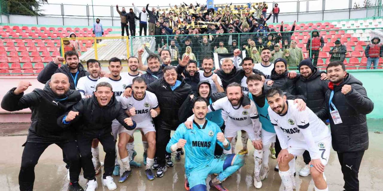 Yılmaz Vural Yönetimindeki Menemen Fk, Zirveye Oynuyor