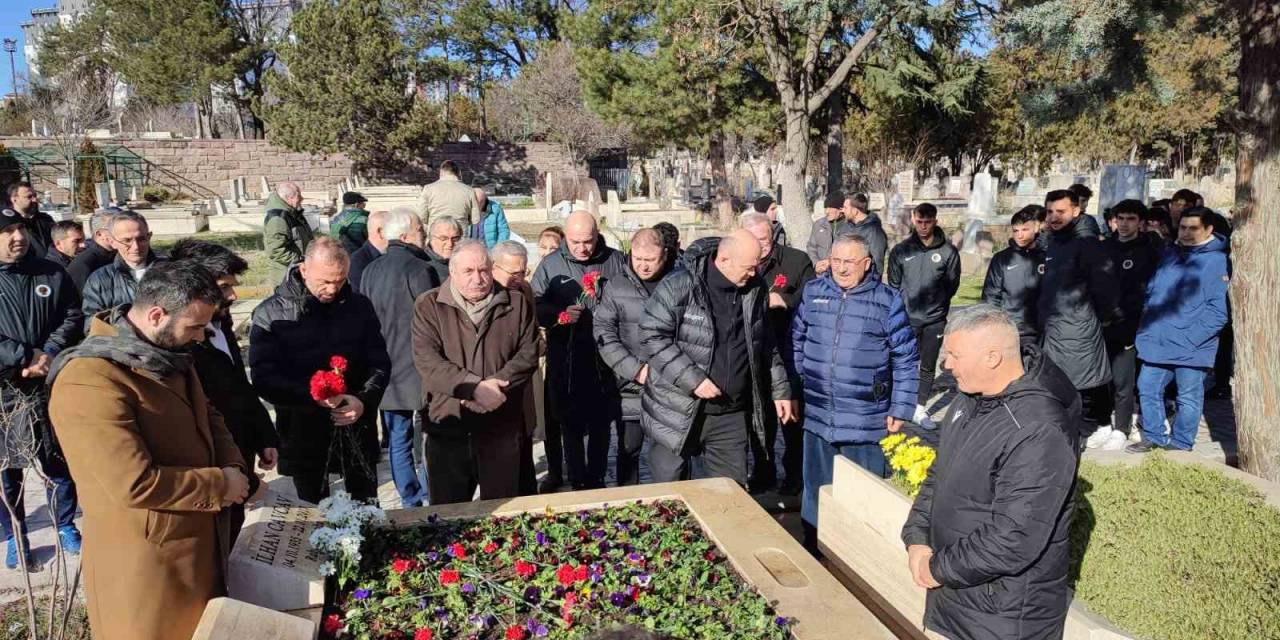 İlhan Cavcav Ölümünün 7. Senesinde Kabri Başında Anıldı