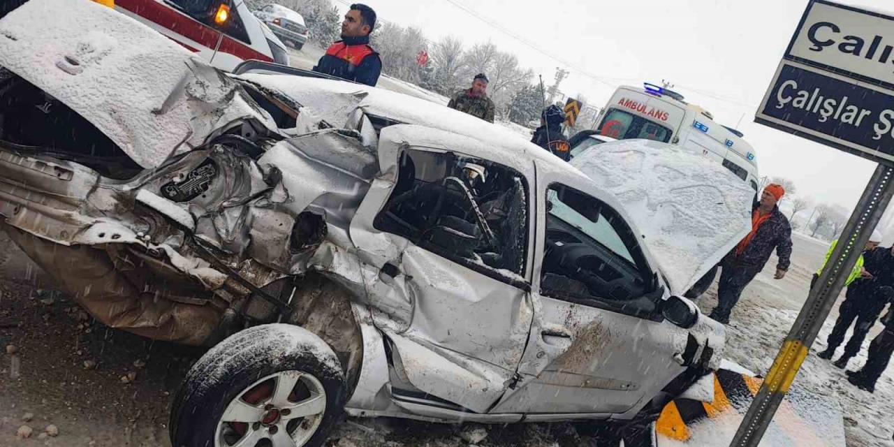 Afyonkarahisar’da Trafik Kazası: 5 Yaralı