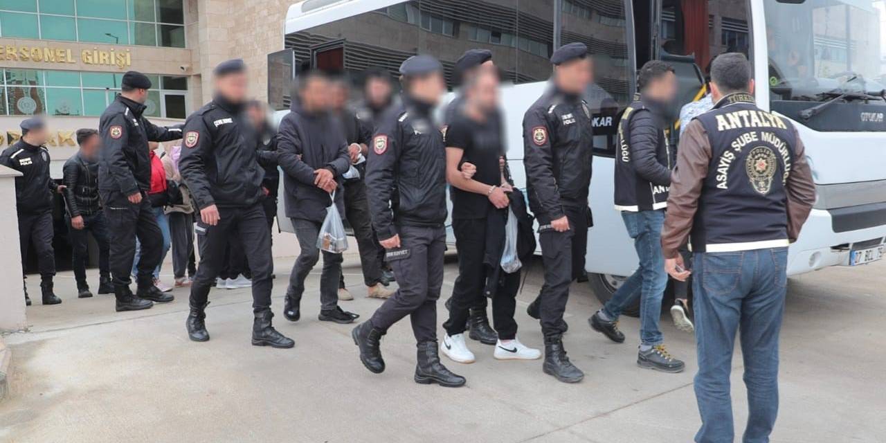 Antalya’da  Bir Haftada 220 Şüpheli Tutuklandı