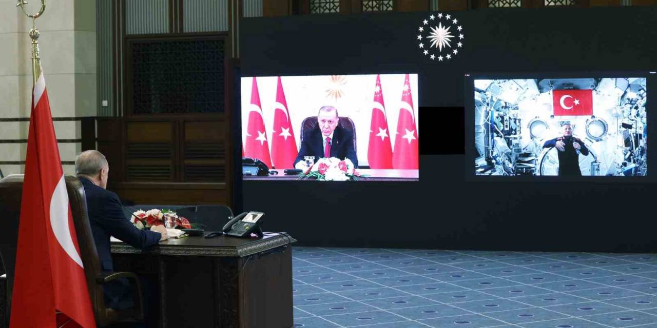 Cumhurbaşkanı Erdoğan, İlk Türk Astronot Gezeravcı İle Görüştü