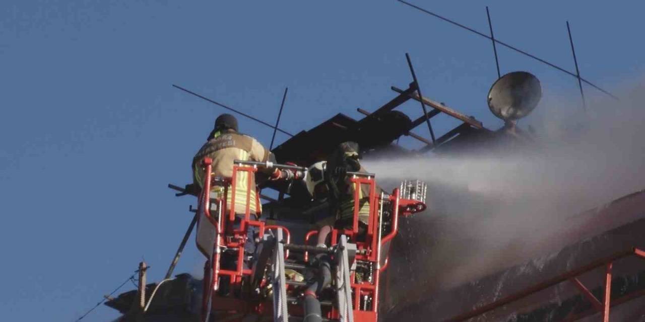 Ankara’da Çatı Yangını Kontrol Altına Alındı