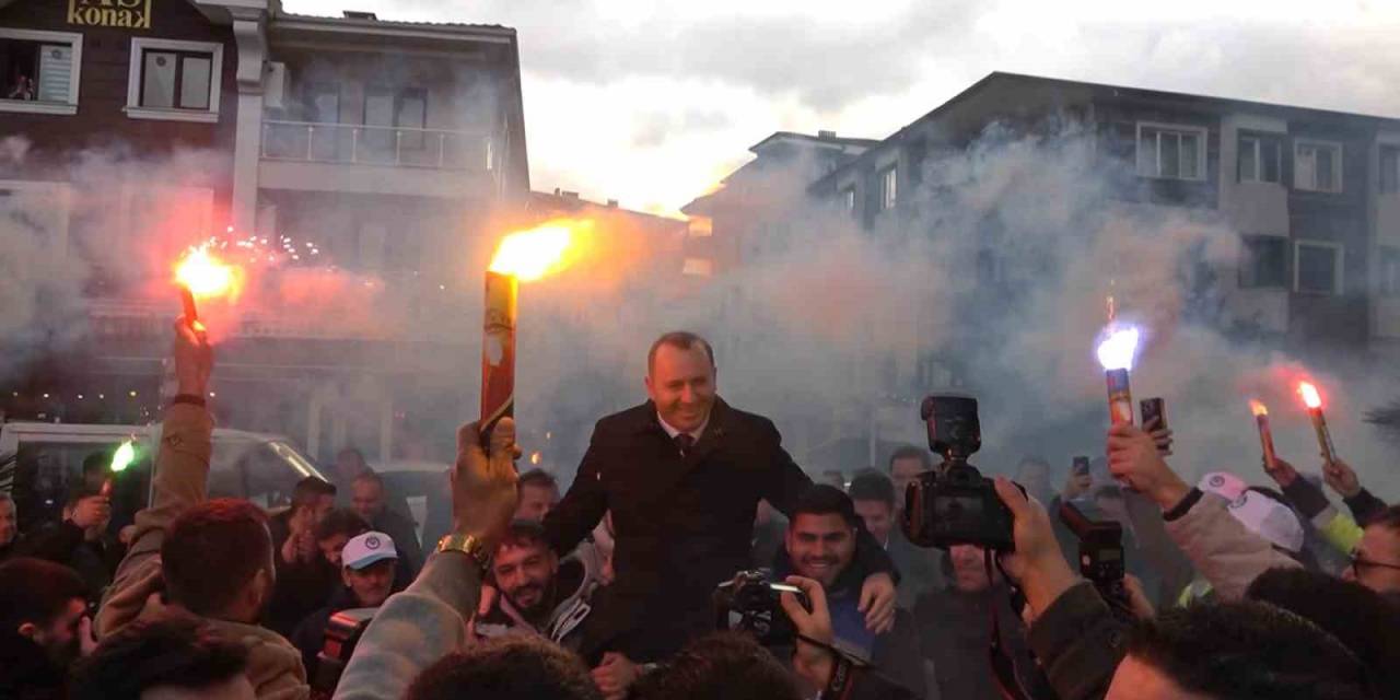 Yalova Belediyesi’nde İşçiler Yüzde 88’lik Zammı Davul Zurnayla Kutladı