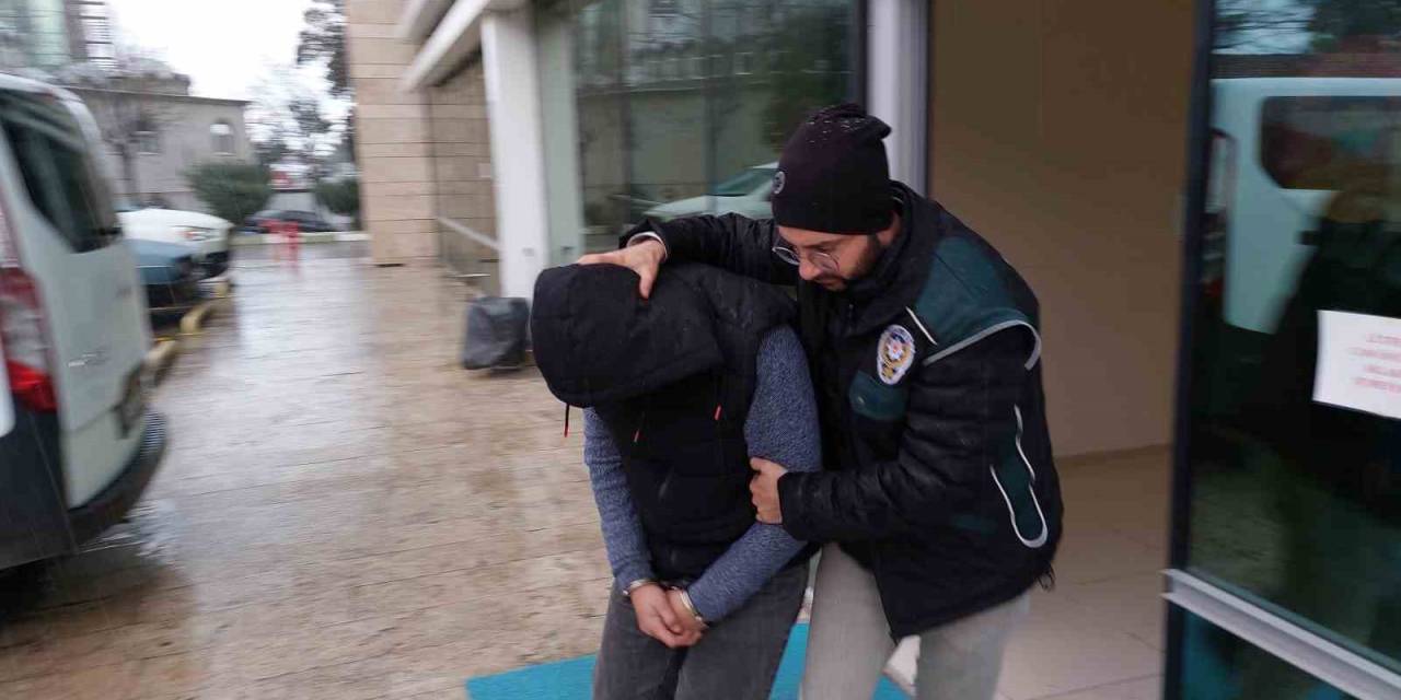 Otobüsteki Uyuşturucuyu Alırken Kapılar Üzerine Kilitlenip, Polise Teslim Edildi