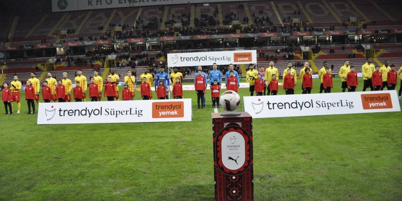 Trendyol Süper Lig: Kayserispor : 0 - İstanbulspor: 0 (İlk Yarı)
