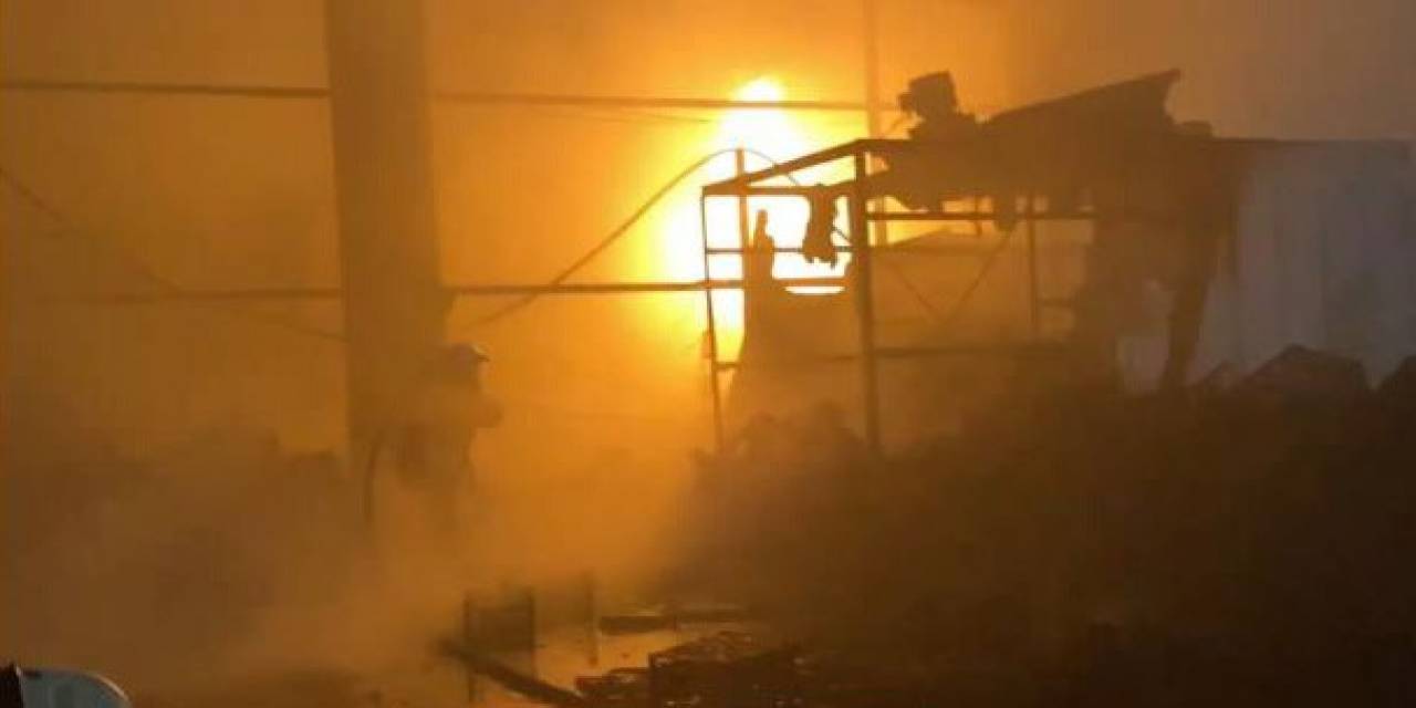 Antalya’da Plastik Kasa Üretimi Yapılan Fabrikada Yangın