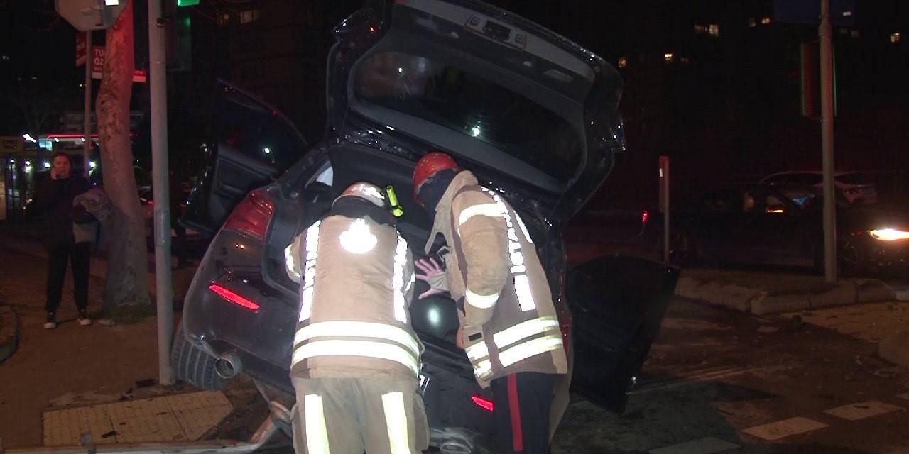 Kartal’da Kontrolden Çıkan Araç Trafik Levhasına Çarptı: 1 Yaralı