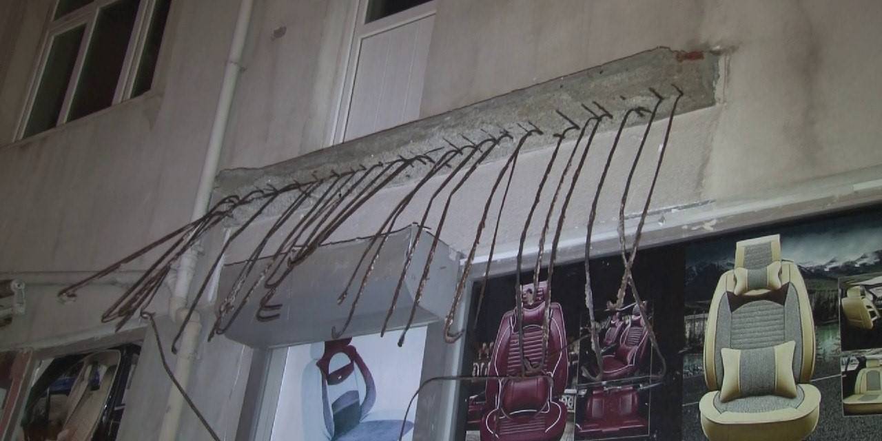 Ataşehir’de Binanın Balkonu Çöktü