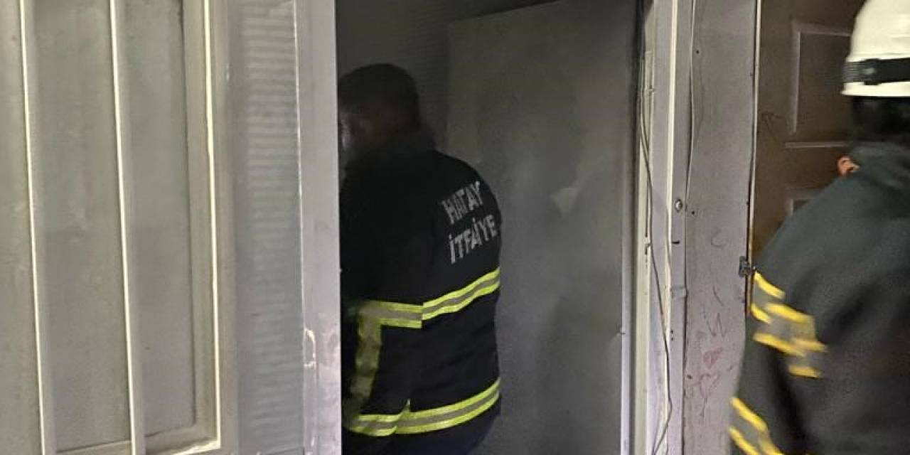 Hatay’da Çıkan Konteyner Yangını Söndürüldü