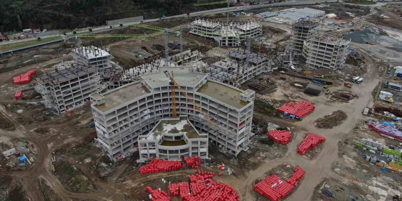 Trabzon Şehir Hastanesi’nin İnşaatı Yükseliyor