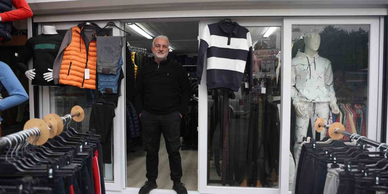 Depremde İş Yeri Yıkılan 50 Yıllık Esnafın Ekmek Teknesi Konteyner İş Yeri Oldu