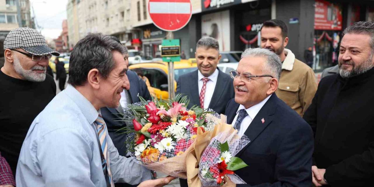 Yeraltı Çarşısı Esnafından Başkan Büyükkılıç’a Çiçekli Karşılama