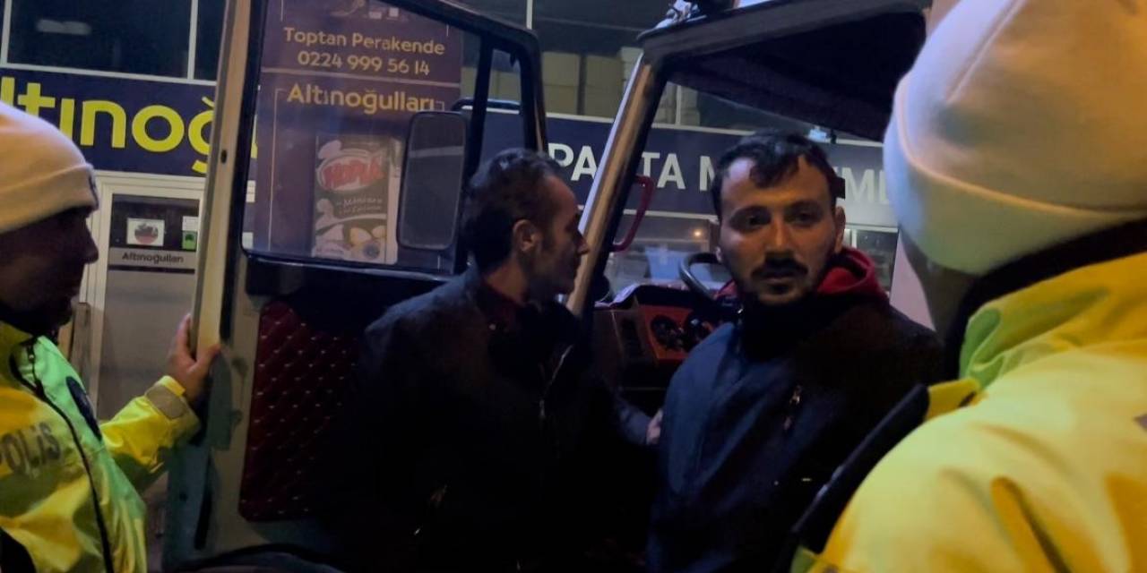 Alkollü Arkadaşını Almaya Gelen Sürücü De Alkollü Çıktı...alkollü Nakliyatçılar Polisi Çileden Çıkardı