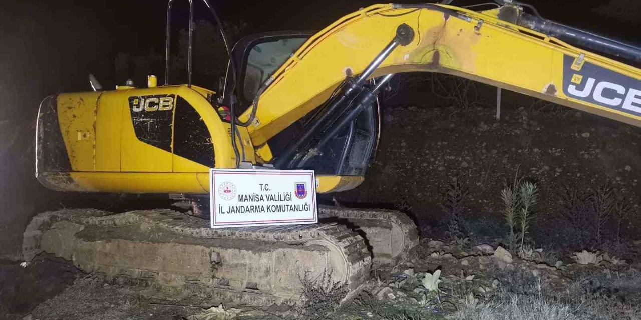 Manisa’da İş Makineli Kaçak Kazıya Jandarmadan Suçüstü