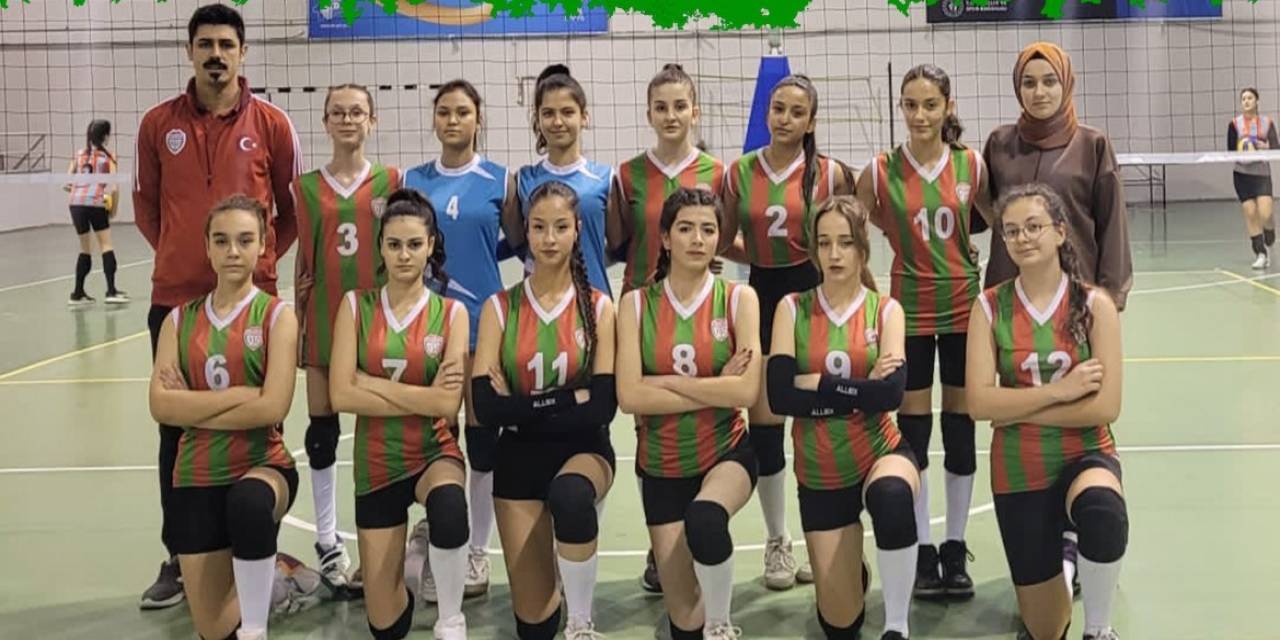 1308 Osmaneli Belediyespor Voleybol Takımına Ligi 3’üncü Bitirdi