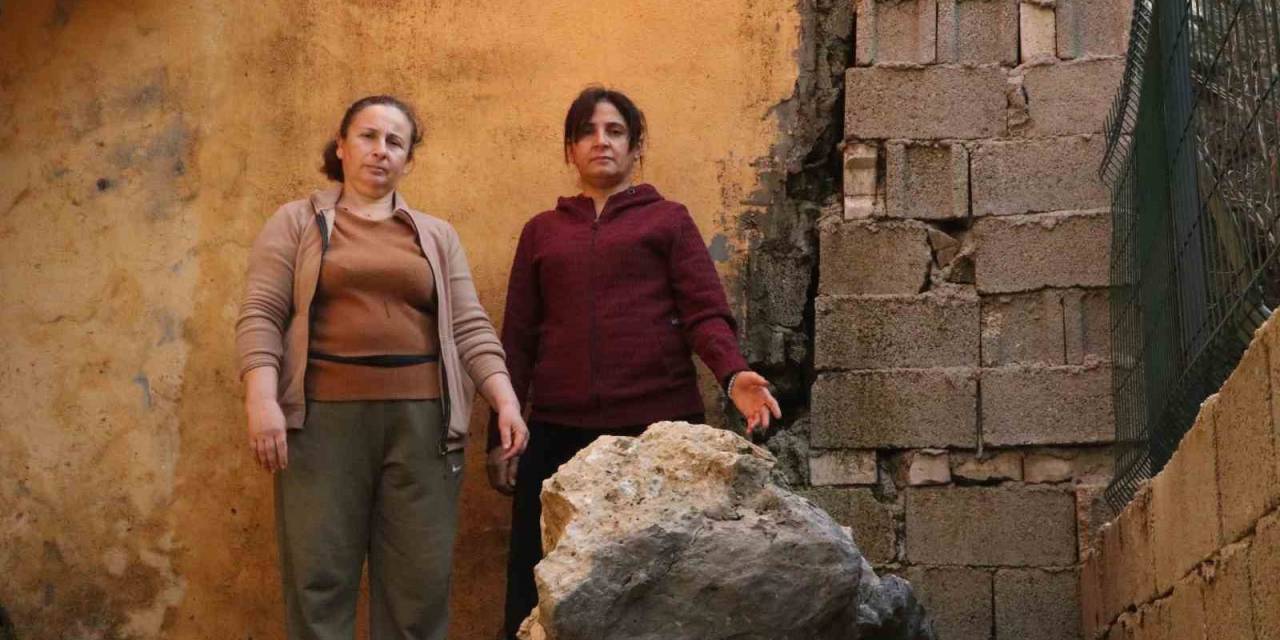 Depremden Değil De Ağırlıkları 2 Tonu Bulan Kayalardan Korkuyorlar