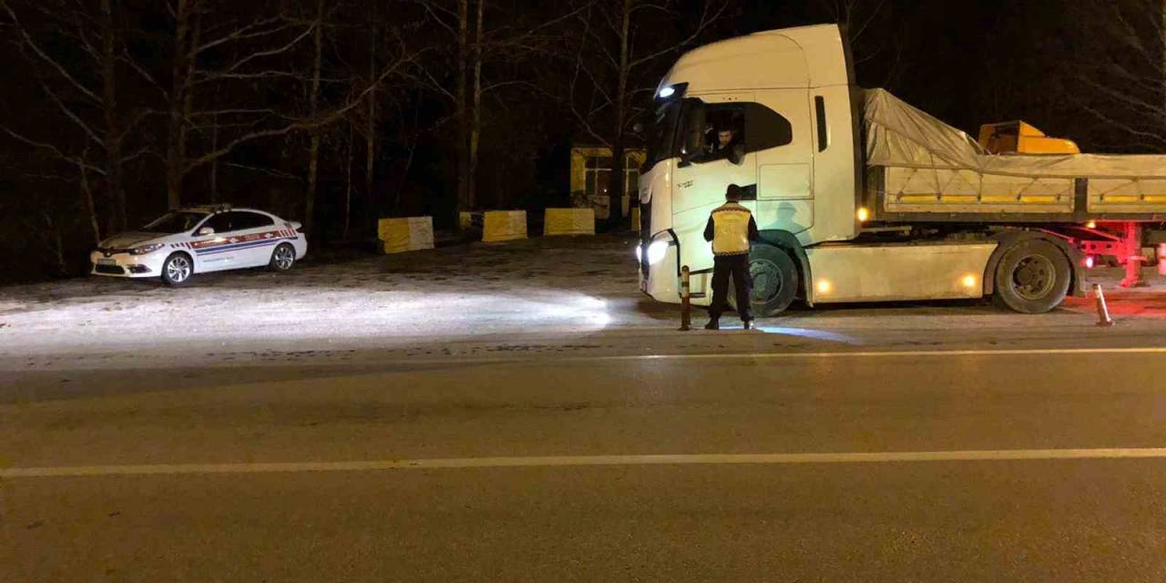 Burdur’da Trafik Denetiminde 371 Araç Sürücüsüne Cezai İşlem Uygulandı