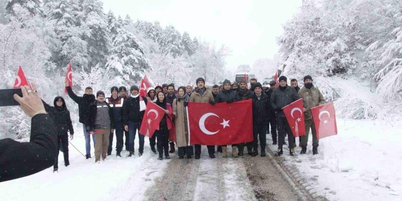 Karlı Havada Şehit Mehmetçikler İçin Yürüdüler